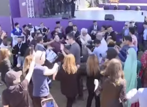 “Xarıbülbül” festivalında səhnə arxasında maraqlı anlar – Video