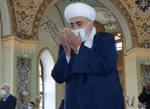 Təzəpir məscidində bayram namazı qılınır