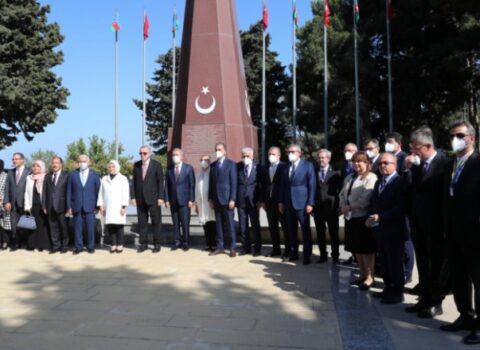 Türkiyə Prezidenti Şəhidlər Xiyabanında – FOTO