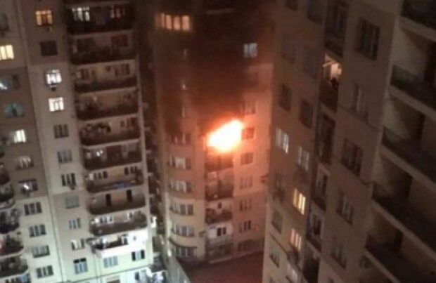 Bakıda çoxmərtəbəli yaşayış binasındakı yanğın söndürüldü – VİDEO/YENİLƏNİB Bakıda çoxmərtəbəli yaşayış binasındakı yanğın söndürüldü – VİDEO/YENİLƏNİB