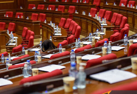 Erməni millət vəkillərindən növbəti rüsvayçılıq: Parlament boş qaldı