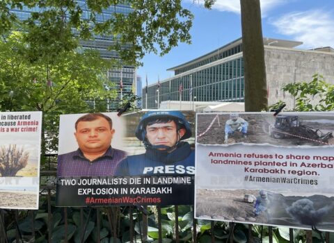 BMT qarşısında Ermənistanın mina xəritələrini verməməsinə etiraz sərgisi keçirildi – FOTOLAR