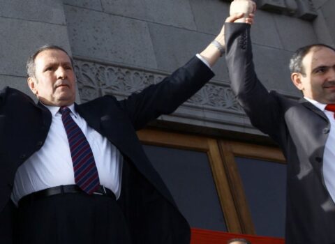 Ter-Petrosyan Paşinyanla canlı debatdan imtina etdi