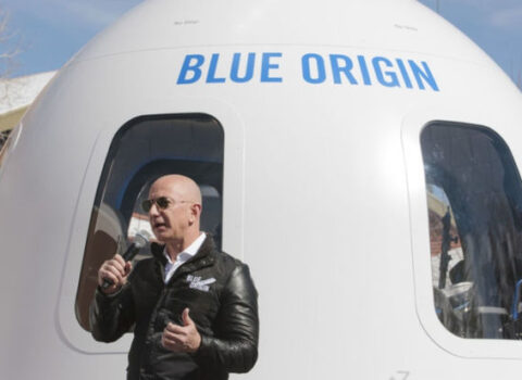 “Amazon” rəhbərilə birgə kosmik uçuş bileti rekord qiymətə satıldı