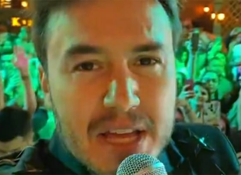 Mustafa Cecelinin Bakıdakı konsertində karantin qaydaları pozuldu – VİDEO