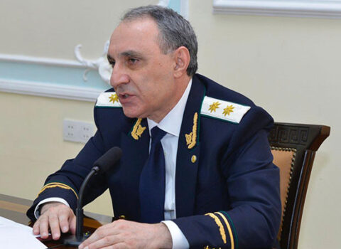 Kamran Əliyevin müəllimi təqaüdə göndərilməsindən NARAZIDIR – FOTO
