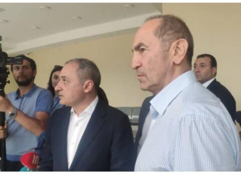 Erməni jurnalistin Koçaryana verdiyi sual sosial şəbəkələrdə geniş müzakirə olunur