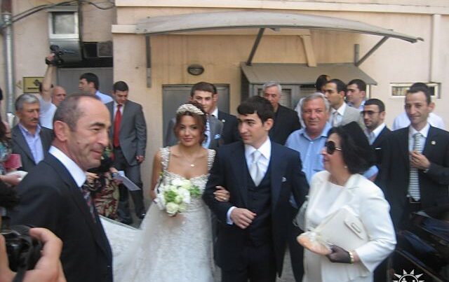 Koçaryanın müğənni gəlini ilə eşq yaşayan azərbaycanlı iş adamı kimdir? — FOTO Koçaryanın müğənni gəlini ilə eşq yaşayan azərbaycanlı iş adamı kimdir? — FOTO