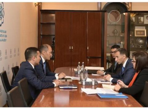 Rəşad Nəbiyev TRASEKA-nın Baş katibi ilə görüşdü