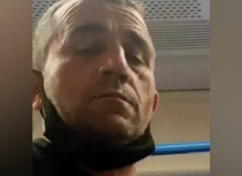 Bakıda metroda İYRƏNC HƏRƏKƏT – Bu şəxs qadınlara təcavüz etmək istədi – VİDEO