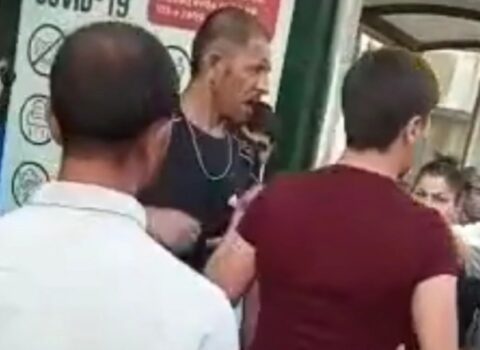 Bakıda küçədə “patı” satanı döydülər – VİDEO