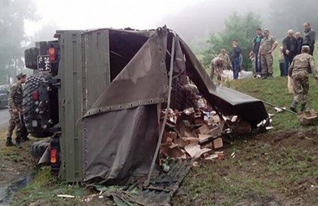 Erməni hərbçilərin içində olduğu maşın QƏZAYA DÜŞDÜ Erməni hərbçilərin içində olduğu maşın QƏZAYA DÜŞDÜ