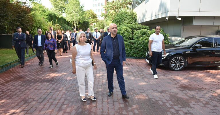 “350 gün nələr yaşadığınızı bilirəm” – Mübariz Mənsimov işə çıxdı — FOTOLAR “350 gün nələr yaşadığınızı bilirəm” – Mübariz Mənsimov işə çıxdı — FOTOLAR