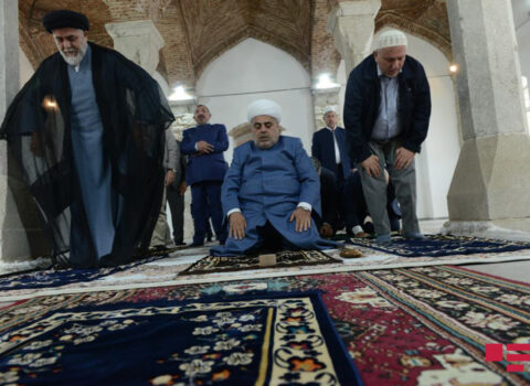 Şeyx Şuşada namaz qıldı – FOTO