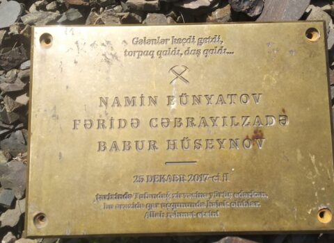 Alpinistlərin itmiş xatirə lövhəsi tapıldı – FOTO