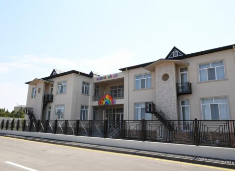 Naftalan şəhərində 200 yerlik körpələr evi-uşaq bağçası istifadəyə verildi