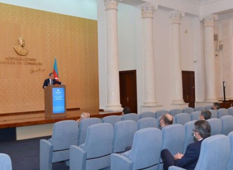 Araz Əzimov Ceyhun Bayramovla görüşdə yuxuya getdi – FOTO