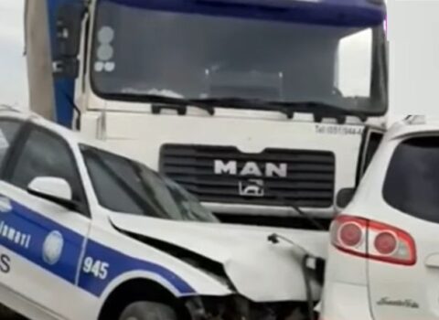 Azərbaycanda DYP avtomobili QƏZAYA DÜŞDÜ: Polis yaralandı – VİDEO