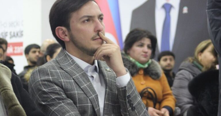 Partiya sədrindən Allahşükür Paşazadə ilə bağlı sərt açıqlama: “Qucaqda oturmaq” şeyx sözüdürmü?! Partiya sədrindən Allahşükür Paşazadə ilə bağlı sərt açıqlama: “Qucaqda oturmaq” şeyx sözüdürmü?!