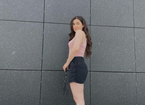 Gənc aktrisaya qarşı seksual hərəkətlər edən taksi sürücüsü üzr istədi – FOTO