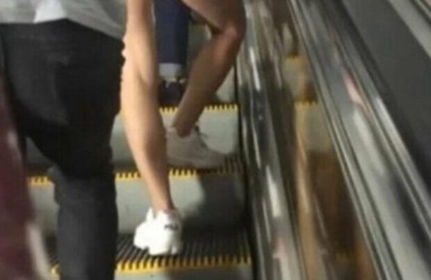 Bakı metrosunda əcaib görüntü – Yarıçılpaq qız kameralara düşdü – FOTO