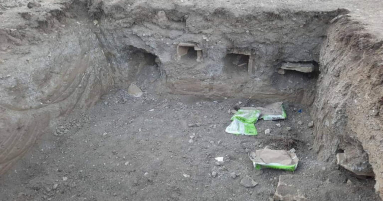Qubada məktəb tikintisi zamanı qədim qəbirlər aşkarlanıb – FOTO Qubada məktəb tikintisi zamanı qədim qəbirlər aşkarlanıb – FOTO