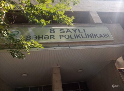 Poliklinikanın baş həkimi Xəzər TV-nin xanım əməkdaşına hücum etdi — Bakıda ŞOK OLAY