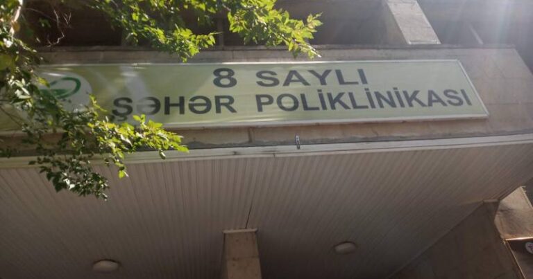 Poliklinikanın baş həkimi Xəzər TV-nin xanım əməkdaşına hücum etdi — Bakıda ŞOK OLAY Poliklinikanın baş həkimi Xəzər TV-nin xanım əməkdaşına hücum etdi — Bakıda ŞOK OLAY