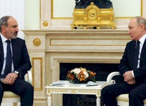 Paşinyandan Putinə: “Sərhəddə vəziyyət sabit deyil”