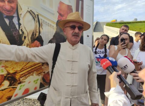 Harda ki, haqsızlıq var, onu çəkib dünyaya göstərmək istəmişəm – Reza Deqati