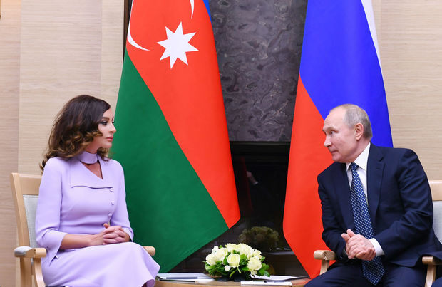 Vladimir Putin Mehriban Əliyevanı TƏBRİK ETDİ Vladimir Putin Mehriban Əliyevanı TƏBRİK ETDİ