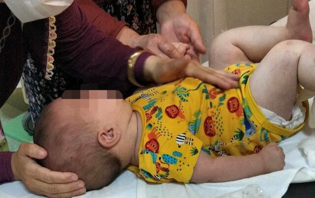 9 yaşlı uşaq 7 aylıq qardaşını pəncərədən YERƏ ATDI 9 yaşlı uşaq 7 aylıq qardaşını pəncərədən YERƏ ATDI