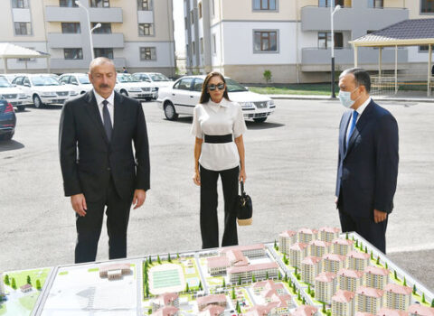 İlham Əliyev və Mehriban Əliyeva şəhid ailələrinə mənzil və avtomobillər TƏQDİM ETDİ – YENİLƏNİB