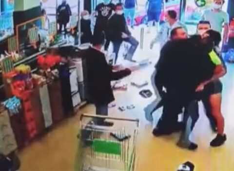 “OBA Market”də dava – Müştəri satıcını döydü