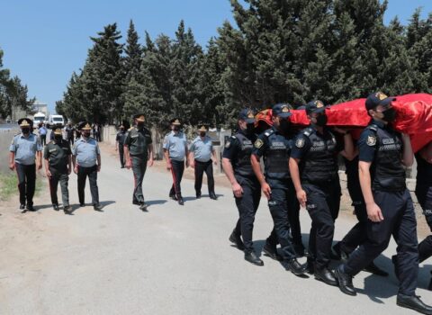 Vilayət Eyvazov polis əməkdaşının dəfn mərasimində iştirak etdi – FOTOLAR