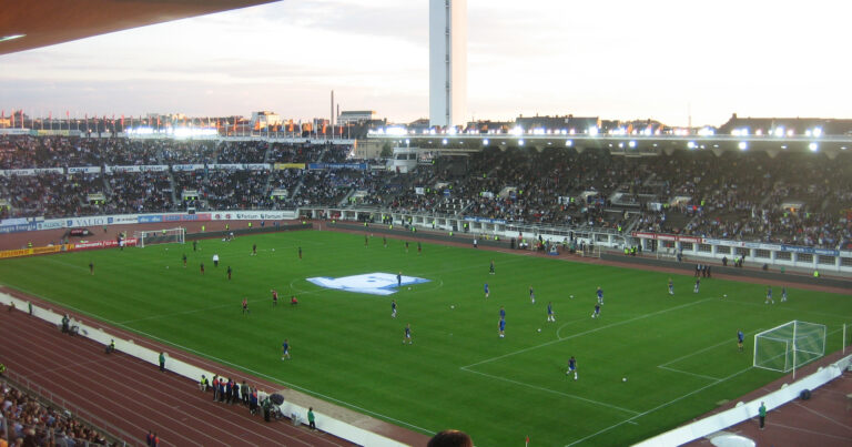 Azərbaycan bayraqları Helsinkidəki stadiona buraxılmadı – FOTO Azərbaycan bayraqları Helsinkidəki stadiona buraxılmadı – FOTO