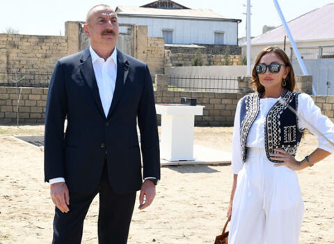 Dahi Azərbaycan şairi Molla Pənah Vaqifin Şuşada büstü açılıb – YENİLƏNİB