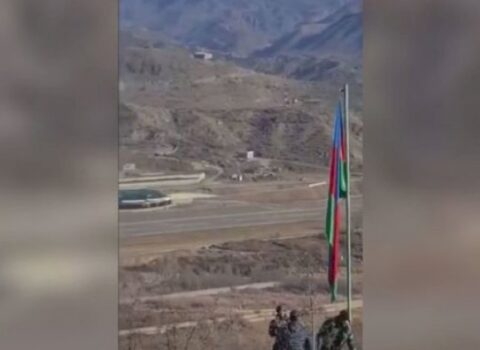 Qafan şəhəri hərbçilərimizin “ovcu içində” – Sərhəddən YENİ VİDEO