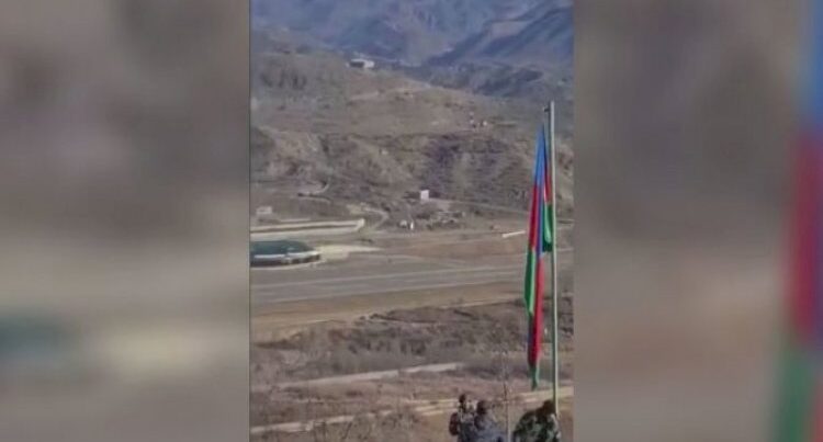 Qafan şəhəri hərbçilərimizin “ovcu içində” – Sərhəddən YENİ VİDEO Qafan şəhəri hərbçilərimizin “ovcu içində” – Sərhəddən YENİ VİDEO