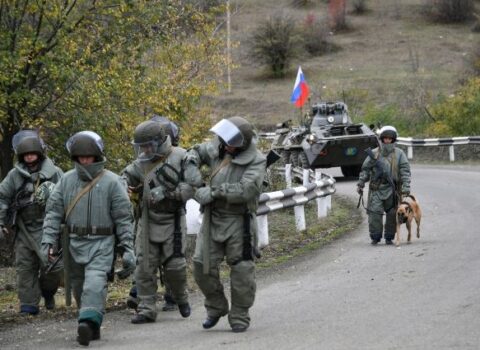 Rus hərbçilər Ermənistanda qəzaya düşdü: 1 ölü, 4 yaralı