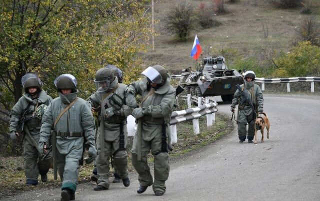 Rus hərbçilər Ermənistanda qəzaya düşdü: 1 ölü, 4 yaralı Rus hərbçilər Ermənistanda qəzaya düşdü: 1 ölü, 4 yaralı