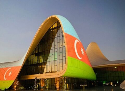 Bu binaların üzərində Azərbaycan bayrağı proyeksiya olunub – FOTO