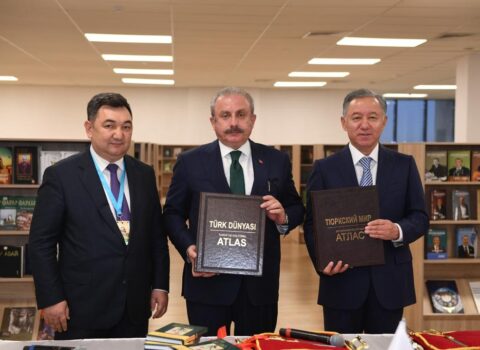 Türk Akademiyası “Yunus Əmrədən Seçmə Şeirlər” kitabını təqdim etdi – FOTOLAR