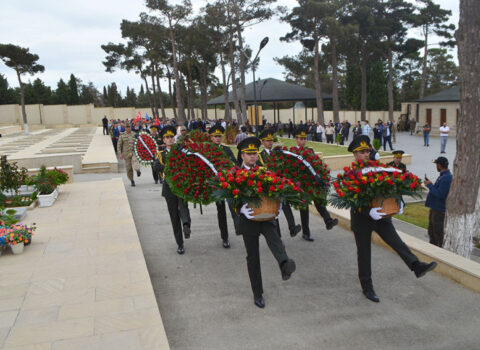 Vətən müharibəsi şəhidlərinin xatirəsi yad edildi – FOTO