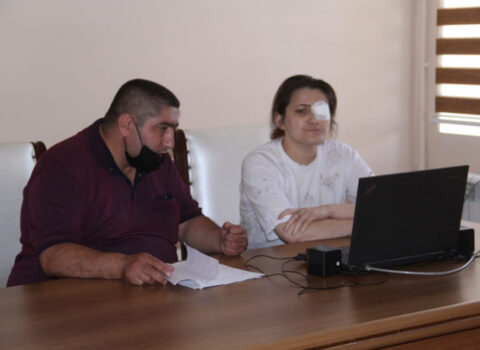Gəncənin raket atəşinə tutulması nəticəsində zərər çəkmiş sakinlərin müraciətləri dinlənildi