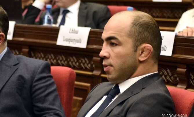 Julfalakyan: “Ən yüksək mükafatı belə dövləti məhv edən şəxs imzalayırsa, bu təltif kimə lazımdır? Julfalakyan: “Ən yüksək mükafatı belə dövləti məhv edən şəxs imzalayırsa, bu təltif kimə lazımdır?