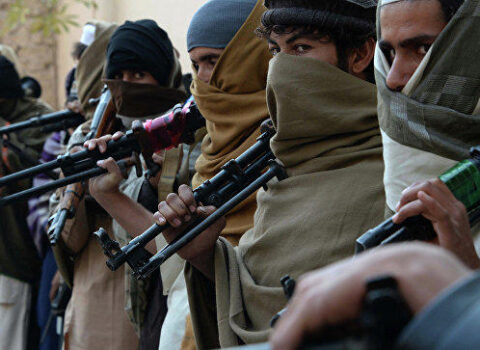 Taliban günahsız əfqanı övladının gözü qarşısında edam etdi – GÜNÜN FOTOSU