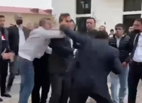Şagirdlərin gözü önündə baş verən dava ilə bağlı məktəbdən AÇIQLAMA