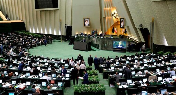 İranlı deputat: “Biz Xamneyidən nüvə silahı fətvasını dəyişməsini istəyə bilərik”
