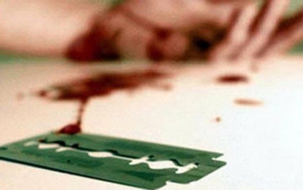 Arvadı ilə dalaşdı, oğlunu ülgüclə DOĞRADI Arvadı ilə dalaşdı, oğlunu ülgüclə DOĞRADI